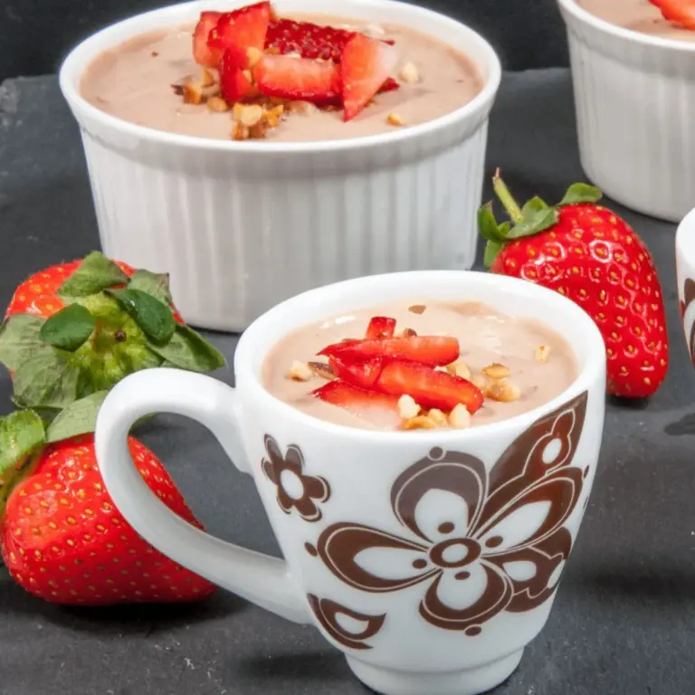 Greek yogurt chocolate hazelnut mousse is a delicious and healthy alternative to ice cream. Finish that dinner part without a guilty conscience! Yum! ????