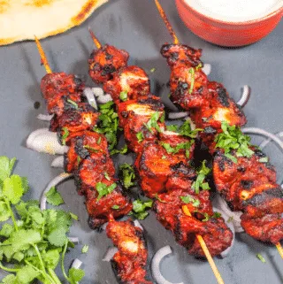 Aromatic tandoori chicken tikka style | https://theyumyumclub.com/2019/05/01/chicken-tandoori-tikka-style/