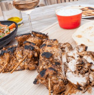 Aromatic Barbecue Chicken Gyros | https://theyumyumclub.com/2019/04/24/aromatic-barbecue-chicken-gyros/