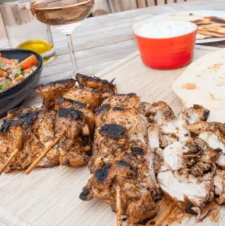 Aromatic Barbecue Chicken Gyros | https://theyumyumclub.com/2019/04/24/aromatic-barbecue-chicken-gyros/