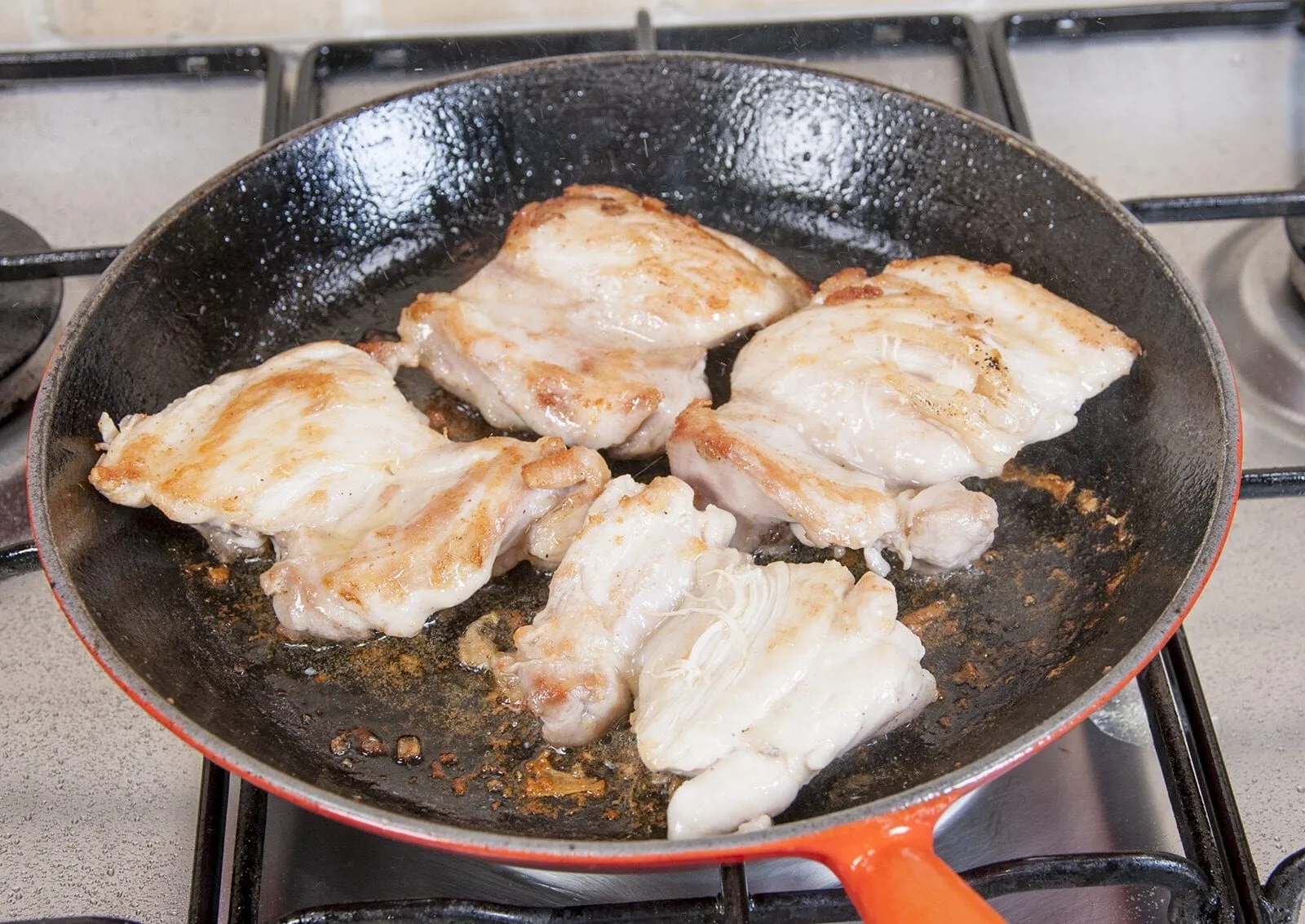 Creamy sherry and thyme chicken thighs. A wonderfully mouthwatering and delicious recipe. Add in wild mushrooms and you have one very special dish. Yum! | theyumyumclub.com