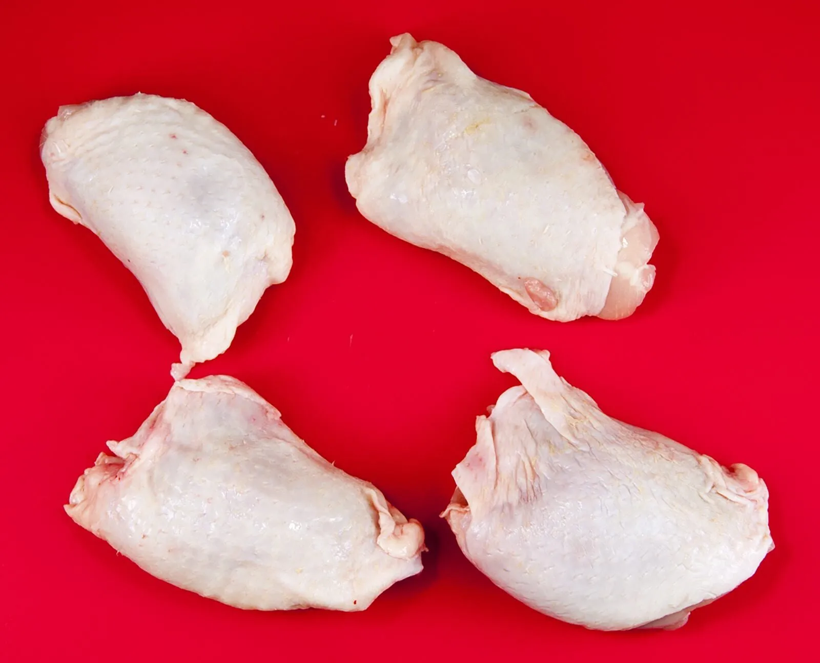 Creamy sherry and thyme chicken thighs. A wonderfully mouthwatering and delicious recipe. Add in wild mushrooms and you have one very special dish. Yum! | theyumyumclub.com