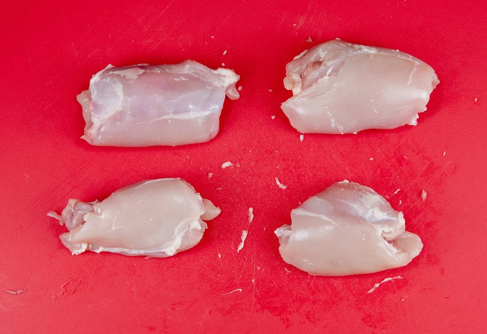 Creamy sherry and thyme chicken thighs. A wonderfully mouthwatering and delicious recipe. Add in wild mushrooms and you have one very special dish. Yum! | theyumyumclub.com
