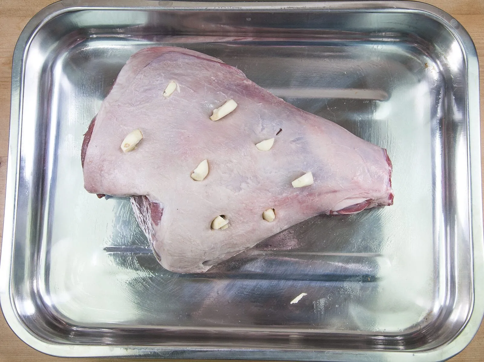 Aromatic spice-rubbed roast lamb Marrakesh style. 11 fragrant spices go into this scrummy recipe. The aroma of a Marrakesh Bazaar in your own kitchen. Yum! | theyumyumclub.com