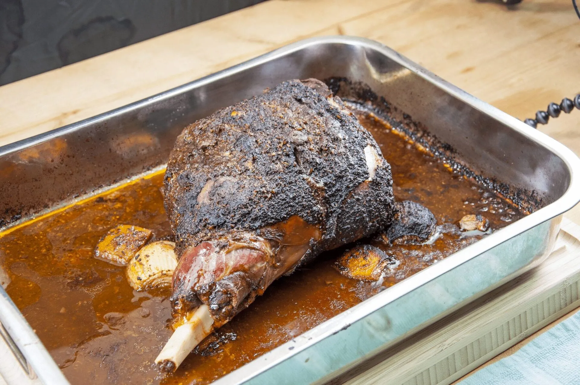 Aromatic spice-rubbed roast lamb Marrakesh style. 11 fragrant spices go into this scrummy recipe. The aroma of a Marrakesh Bazaar in your own kitchen. Yum! | theyumyumclub.com