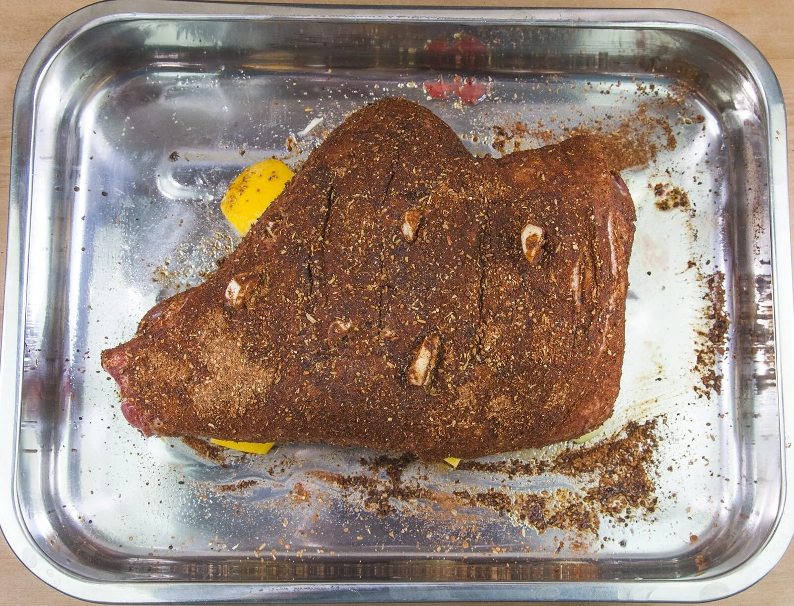 Aromatic spice-rubbed roast lamb Marrakesh style. 11 fragrant spices go into this scrummy recipe. The aroma of a Marrakesh Bazaar in your own kitchen. Yum! | theyumyumclub.com