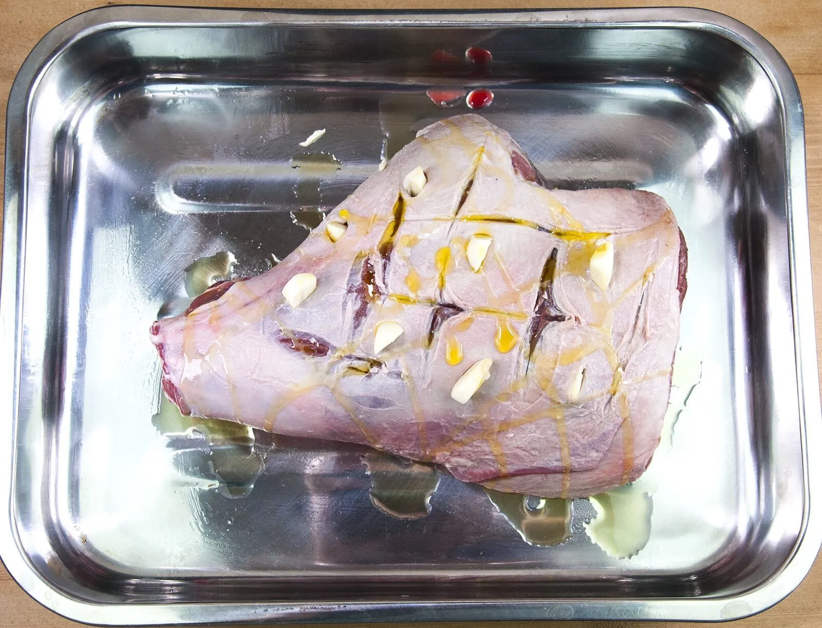 Aromatic spice-rubbed roast lamb Marrakesh style. 11 fragrant spices go into this scrummy recipe. The aroma of a Marrakesh Bazaar in your own kitchen. Yum! | theyumyumclub.com