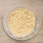 For those with a sweet tooth and a taste for luxury. Decadent Millionaire's Shortbread. A simple recipe that will have your friends begging for more. Yum! | theyumyumclub.com
