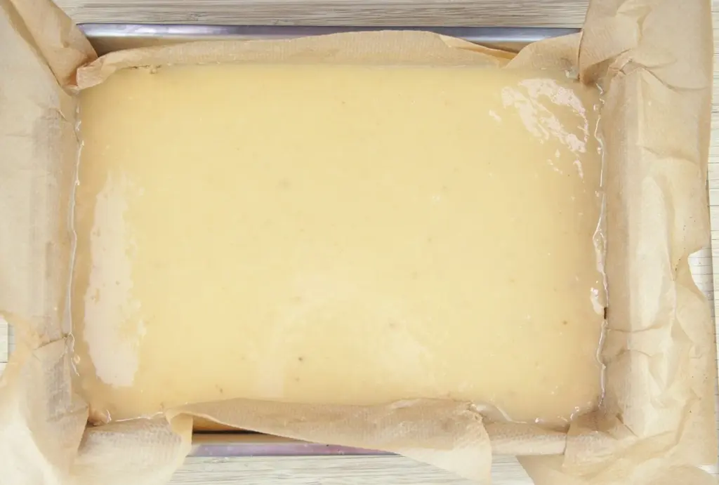 Cover the shortbread with the caramel