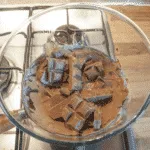 For those with a sweet tooth and a taste for luxury. Decadent Millionaire's Shortbread. A simple recipe that will have your friends begging for more. Yum! | theyumyumclub.com