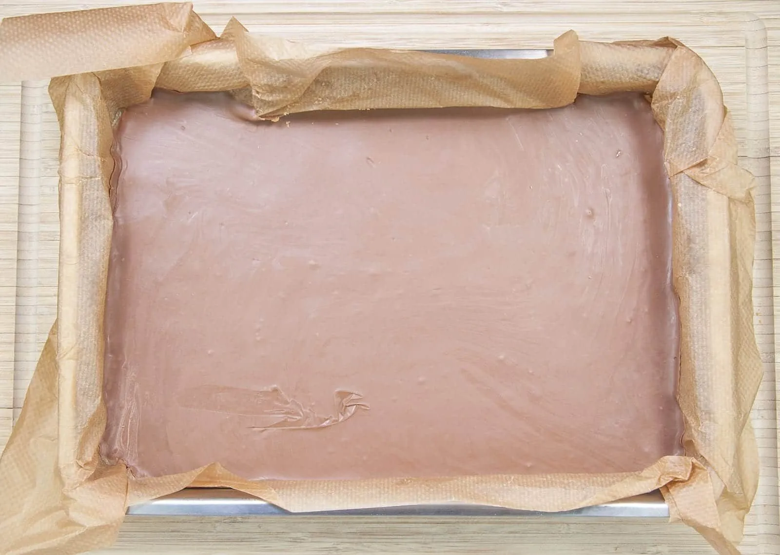 For those with a sweet tooth and a taste for luxury. Decadent Millionaire's Shortbread. A simple recipe that will have your friends begging for more. Yum! | theyumyumclub.com