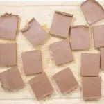 For those with a sweet tooth and a taste for luxury. Decadent Millionaire's Shortbread. A simple recipe that will have your friends begging for more. Yum! | theyumyumclub.com
