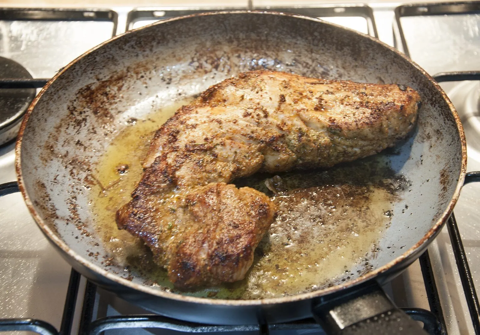 This honey soy pork tenderloin recipe is a magnificent fusion of flavours from east and west. Honey, soy, thyme, rosemary, garlic. It has them all and more! Yum!