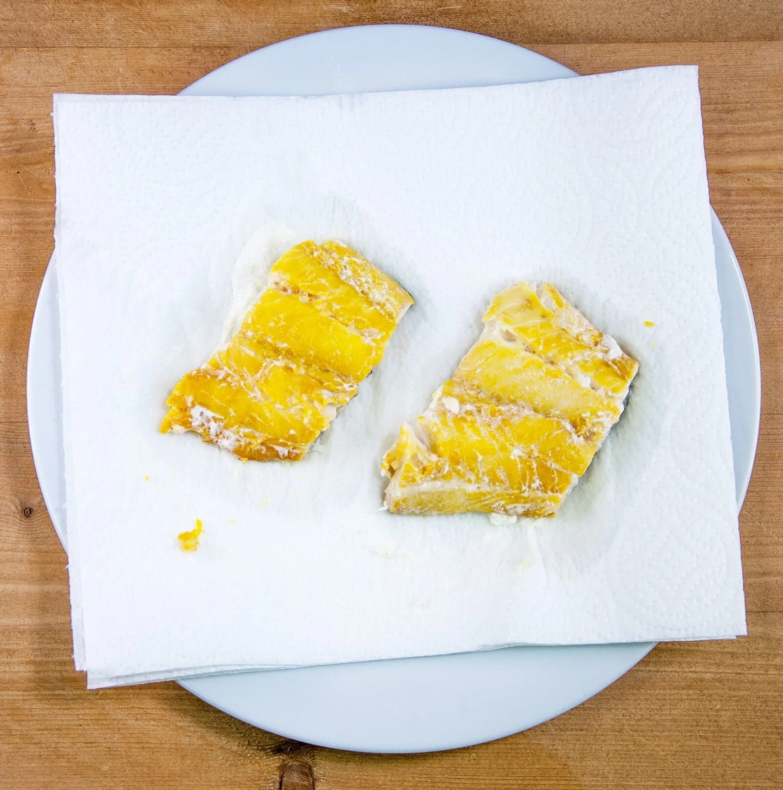 Place the haddock on kitchen paper to drain | theyumyumclub.com