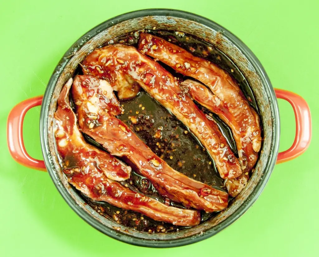 Smoother the ribs in the marinade. Chinese sticky hoisin chilli ribs. Perfect pork spare rib. Yum! Yum! | theyumyumclub.com