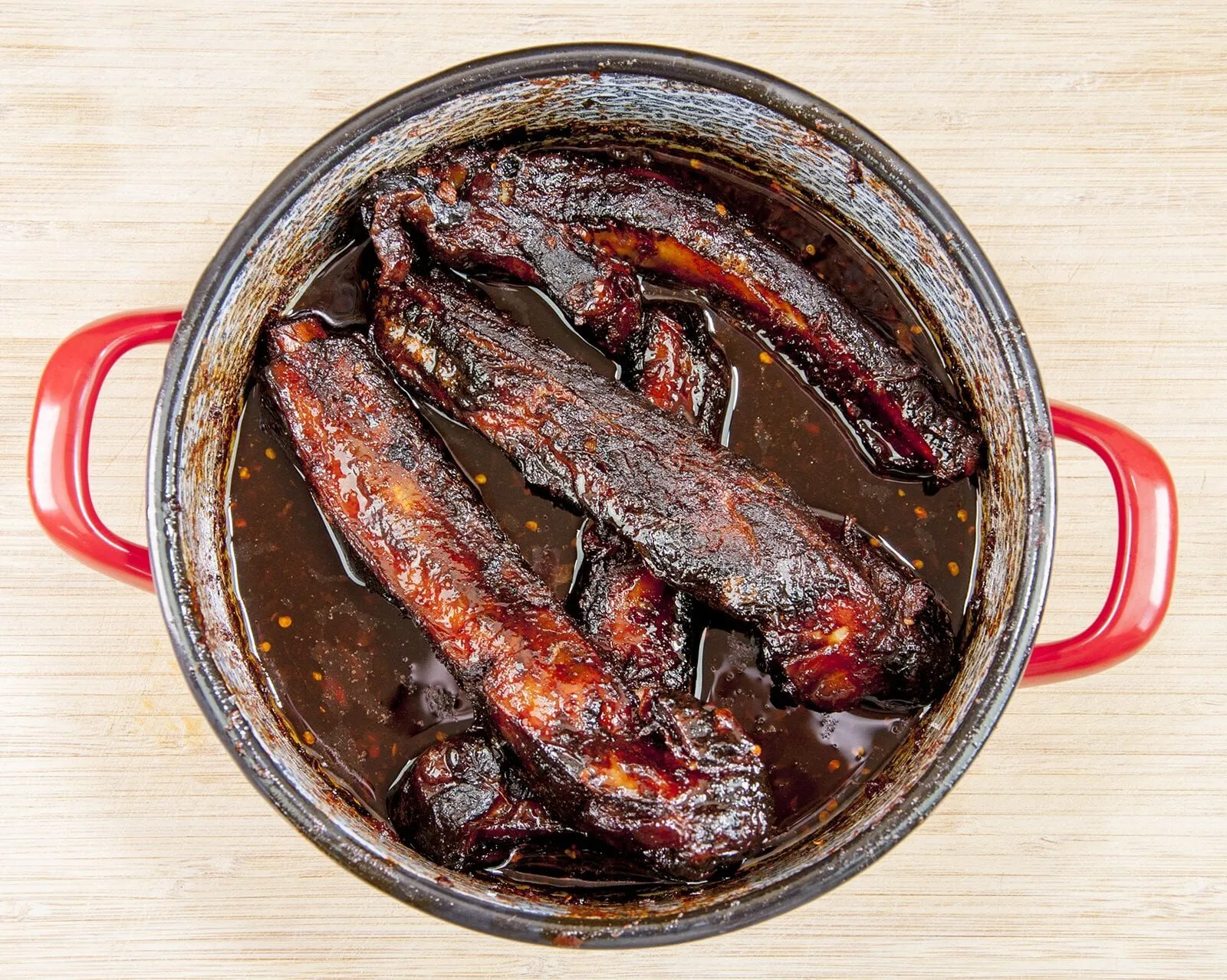 Slow-cook the ribs for 5-6 hours. Chinese sticky hoisin chilli ribs. Perfect pork spare rib. Yum! Yum! | theyumyumclub.com