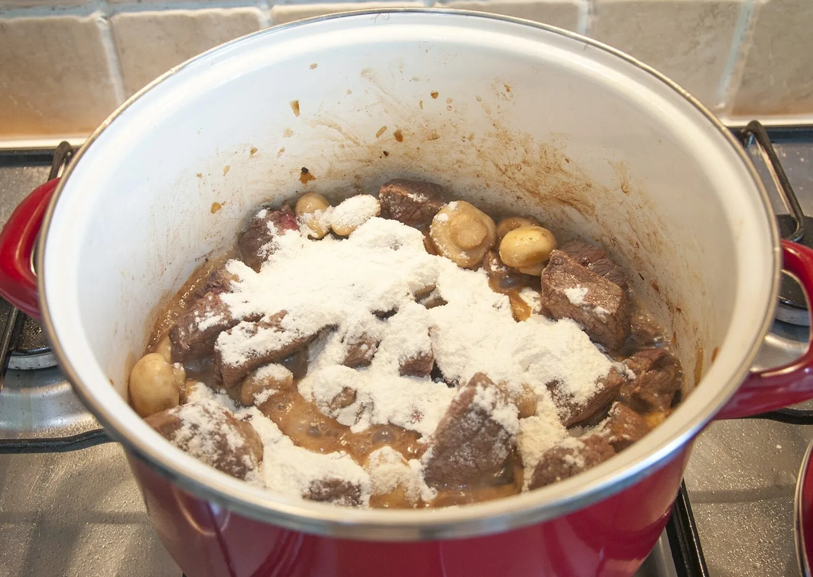 Braised beef rump in red wine. Add the flour and mix in | https://theyumyumclub.com/2019/05/08/braised-beef-rump-red-wine/