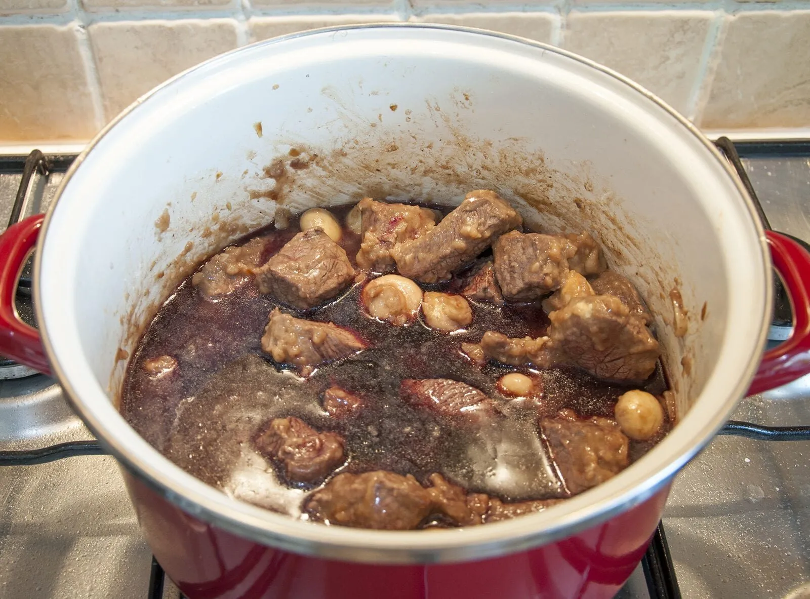 Braised beef rump in red wine. Add the red wine | https://theyumyumclub.com/2019/05/08/braised-beef-rump-red-wine/