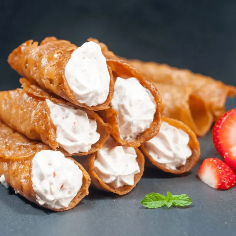 Strawberry mousse stuffed brandy snaps | https://theyumyumclub.com/2019/05/13/strawberry-mousse-stuffed-brandy-snaps/