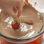 Hazelnut and chocolate smothered strawberries. Dip the strawberry in to the chocolate | https://theyumyumclub.com/2019/05/21/hazelnut-chocola…red-strawberries/