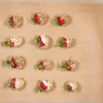 Hazelnut and chocolate smothered strawberries | https://theyumyumclub.com/2019/05/21/hazelnut-chocola…red-strawberries/