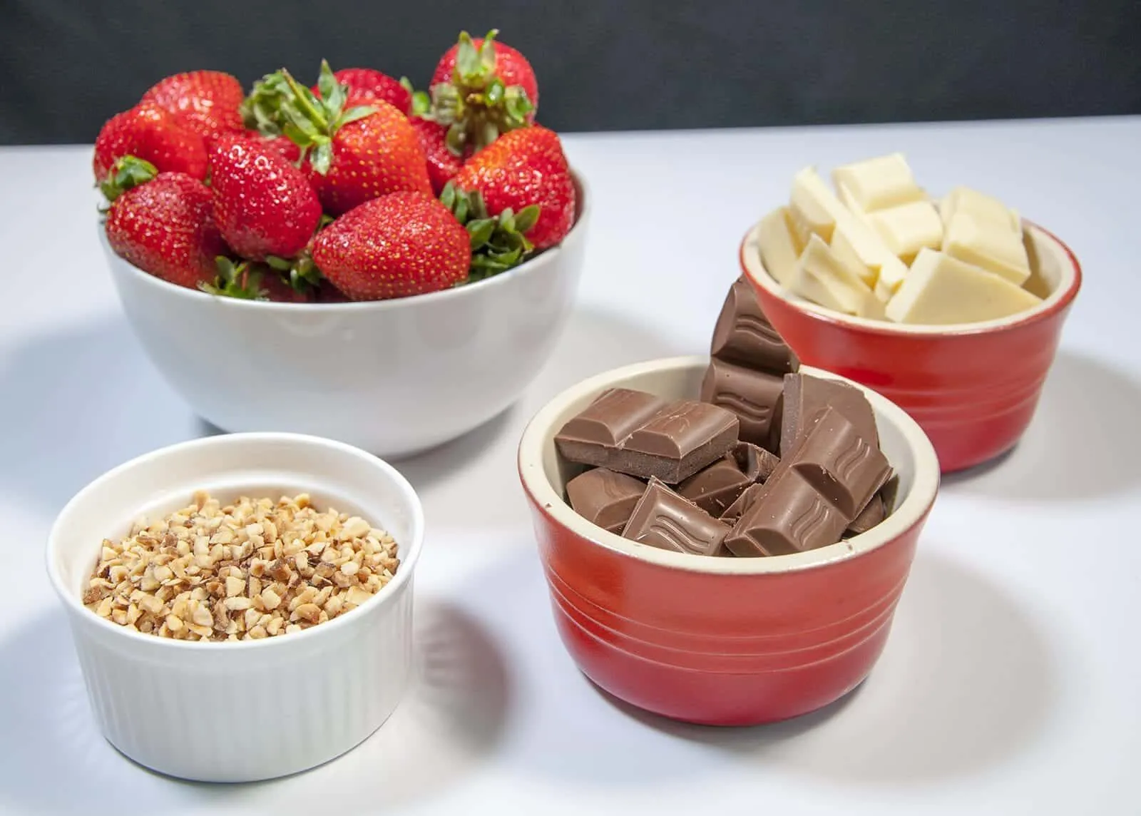 Hazelnut and chocolate smothered strawberries. Get the ingredients together | https://theyumyumclub.com/2019/05/21/hazelnut-chocola…red-strawberries/