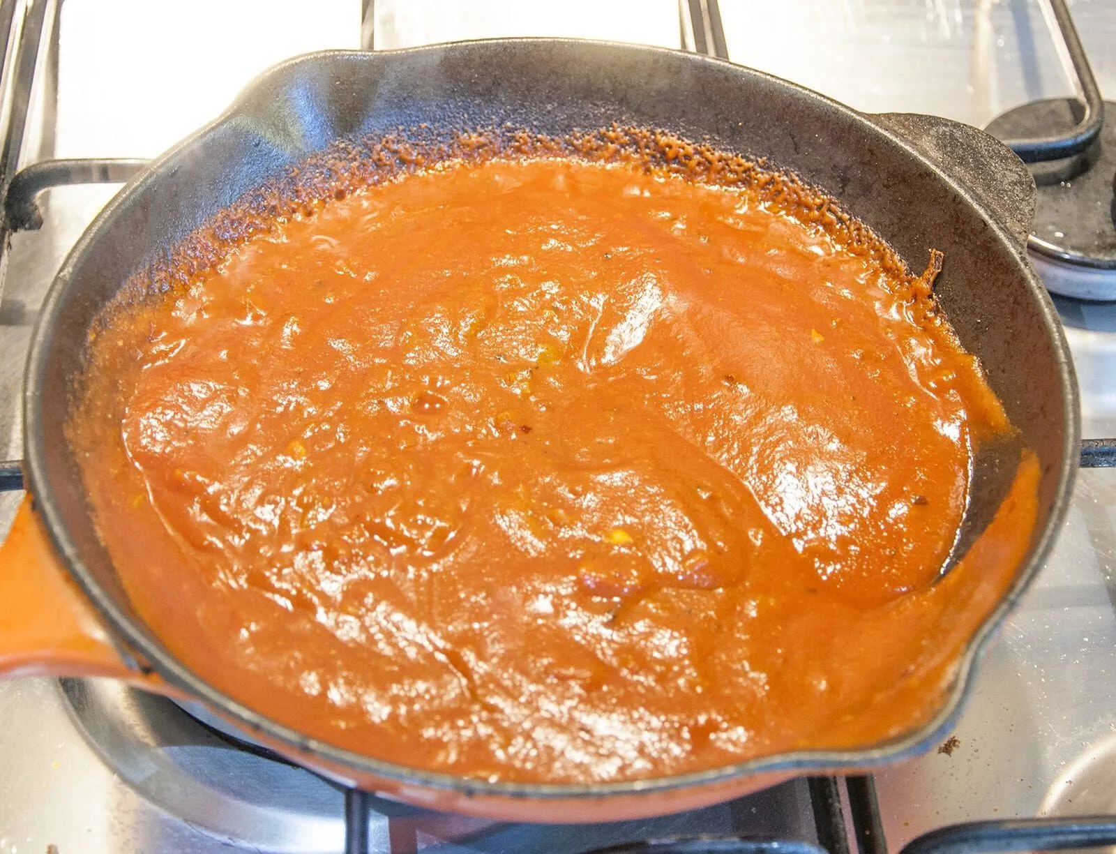 Add the passata | https://theyumyumclub.com/2019/05/27/aromatic-tandoori-chicken-tikka-masala/