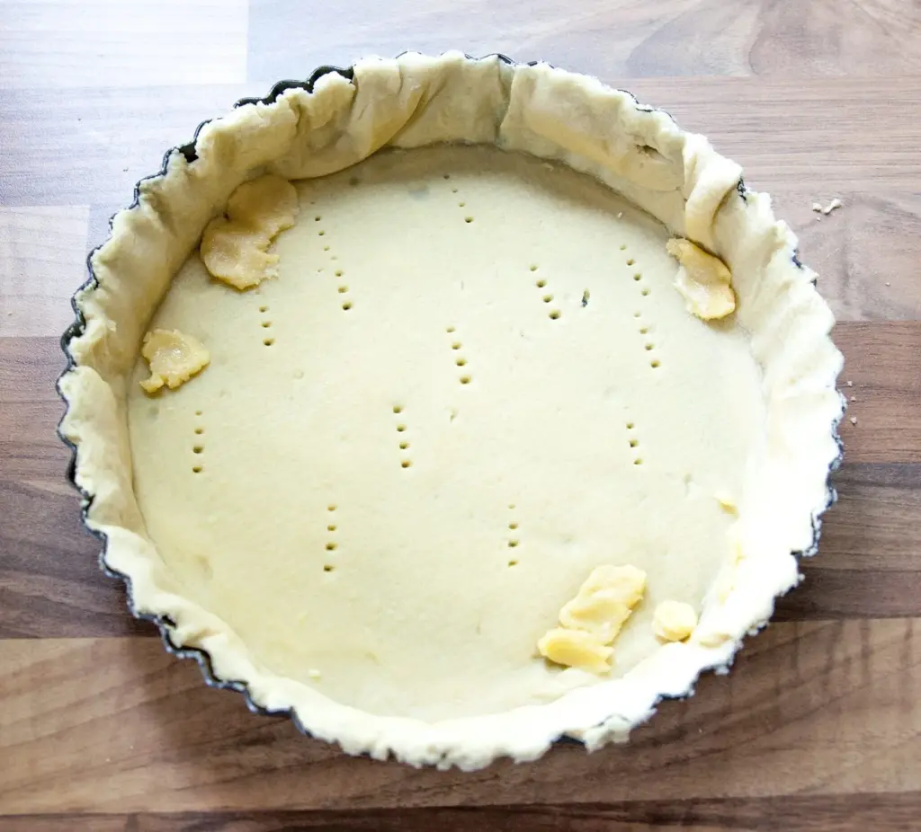 School Pudding Gypsy Tart. Make any repairs | https://theyumyumclub.com/2019/05/23/school-pudding-gypsy-tart/