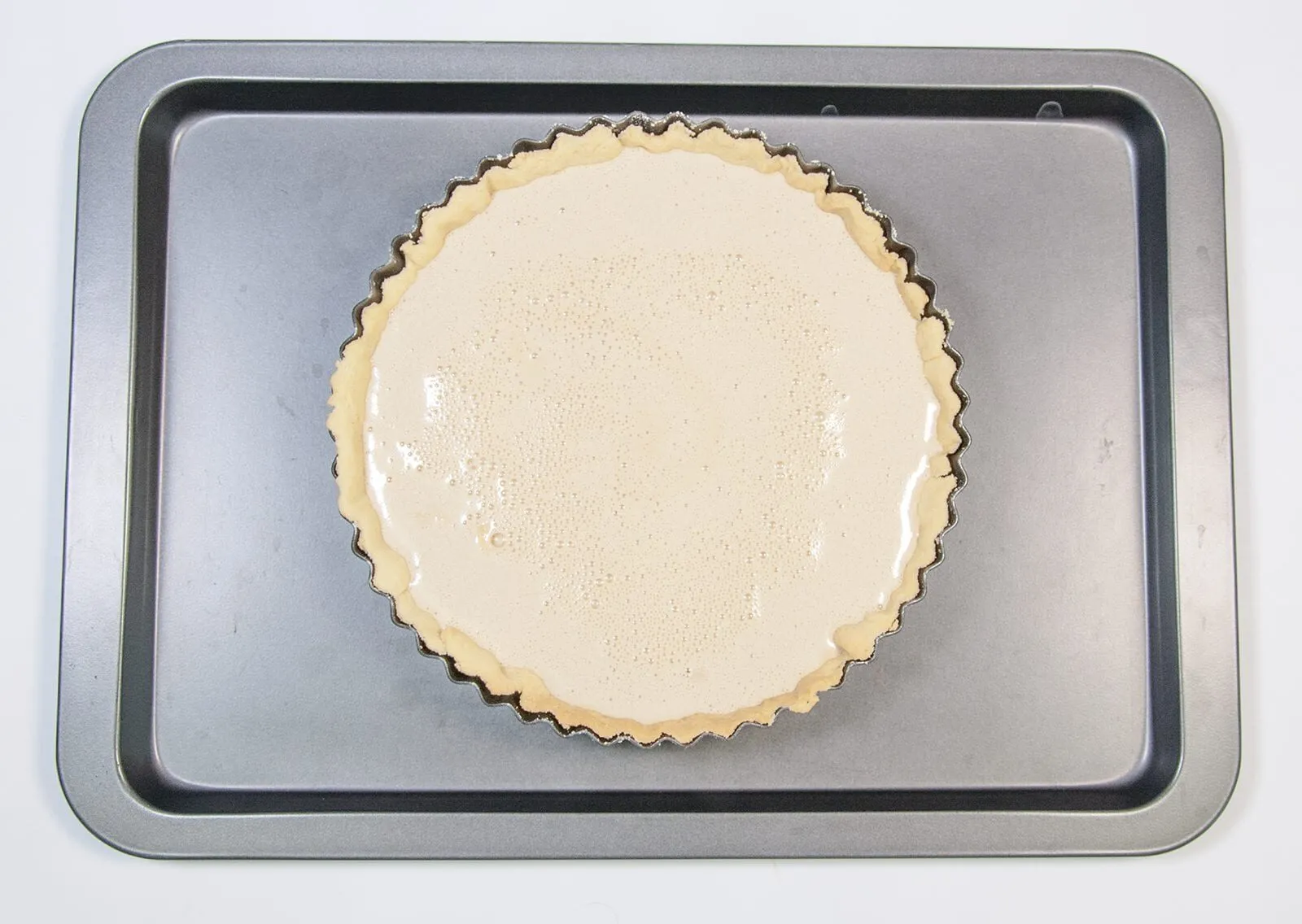 School Pudding Gypsy Tart. Fill the base | https://theyumyumclub.com/2019/05/23/school-pudding-gypsy-tart/