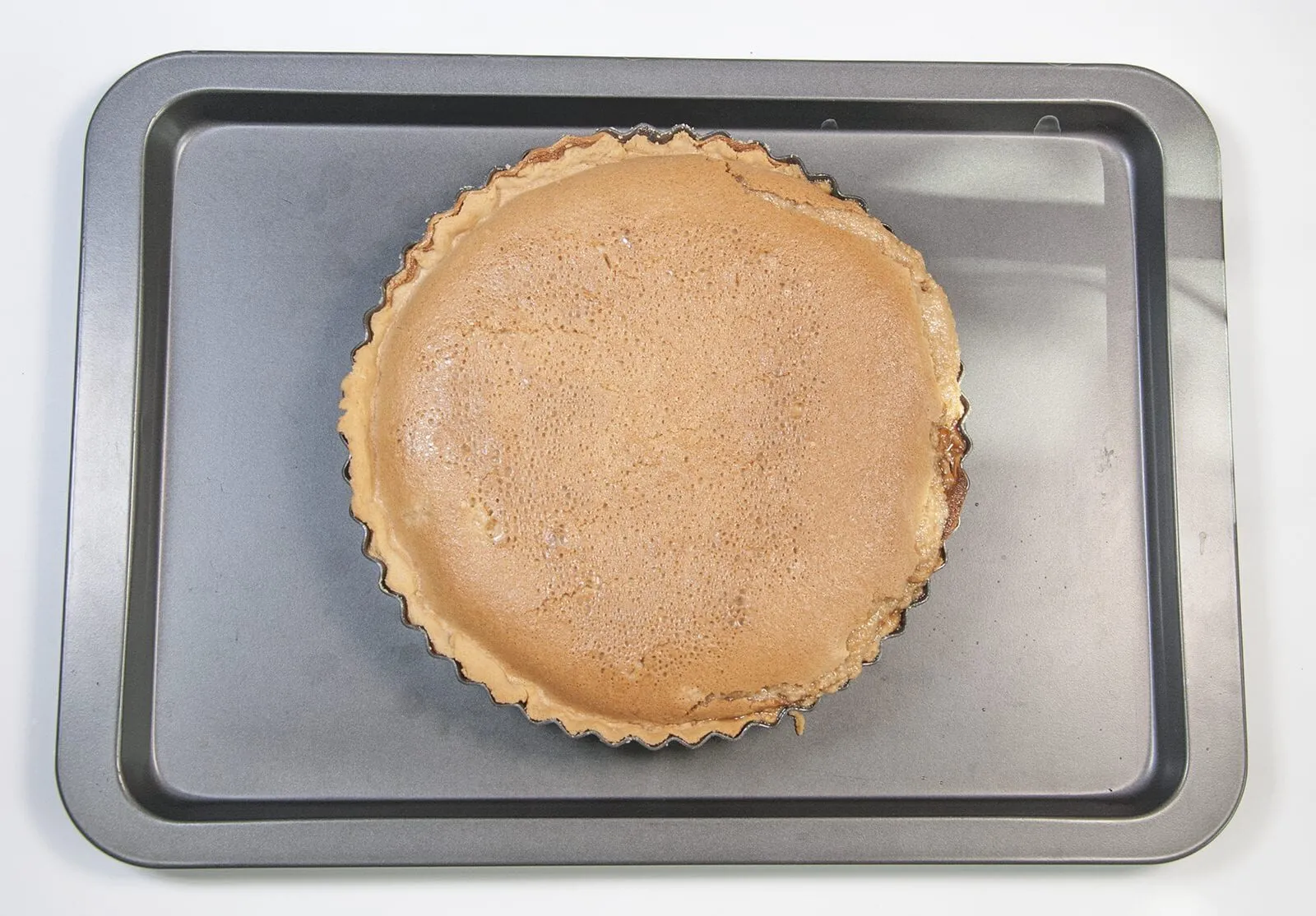 School Pudding Gypsy Tart. Bake for around 30 minutes | https://theyumyumclub.com/2019/05/23/school-pudding-gypsy-tart/
