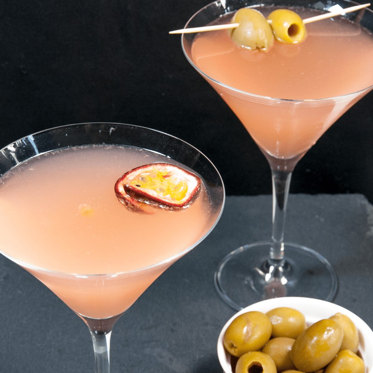 Passion fruit pornstar martini | https://theyumyumclub.com/2019/05/13/passion-fruit-pornstar-martini/