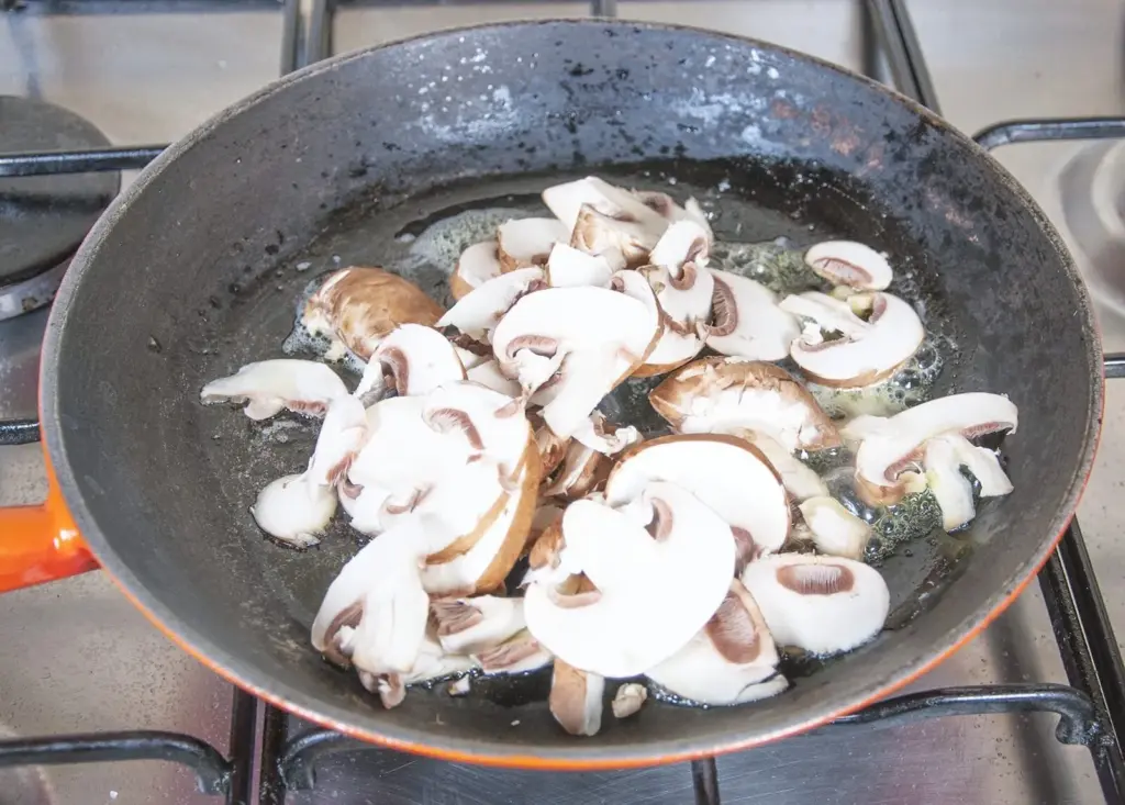 Pork loin in brandy and cream. Add the mushrooms | https://theyumyumclub.com/2019/05/01/pork-loin-brandy-cream/