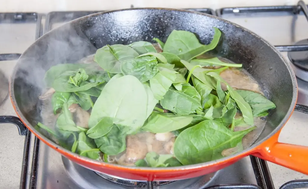Pork loin in brandy and cream. Add the spinach | https://theyumyumclub.com/2019/05/01/pork-loin-brandy-cream/