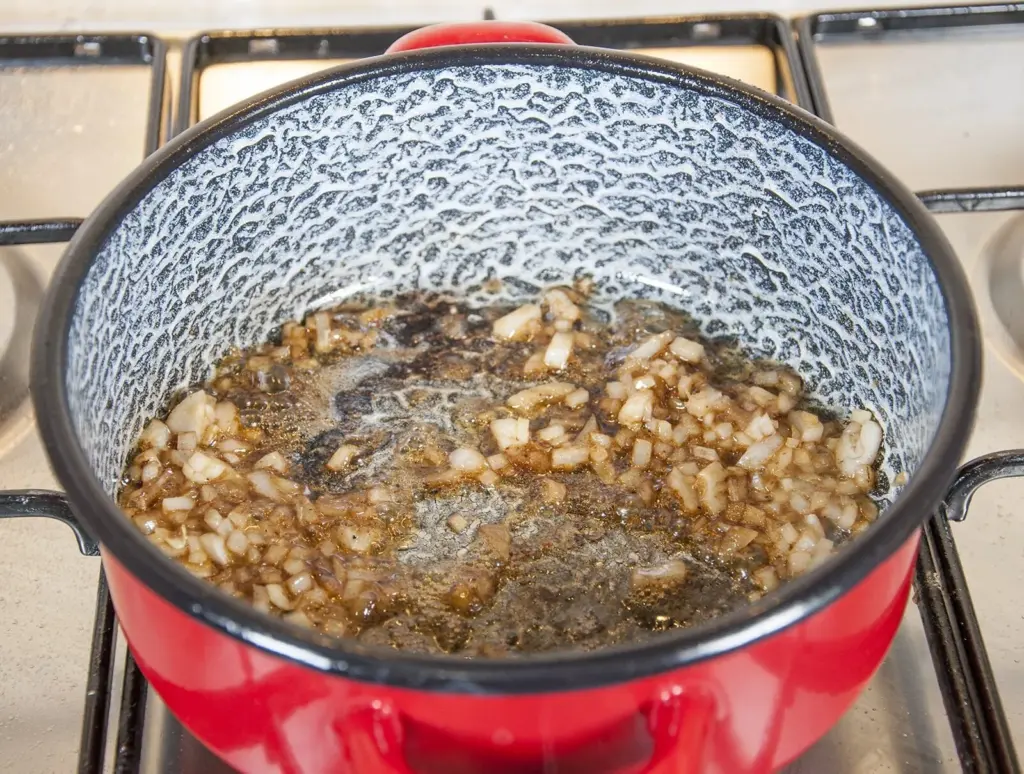Pork loin in brandy and cream. Cook the onion until soft | https://theyumyumclub.com/2019/05/01/pork-loin-brandy-cream/