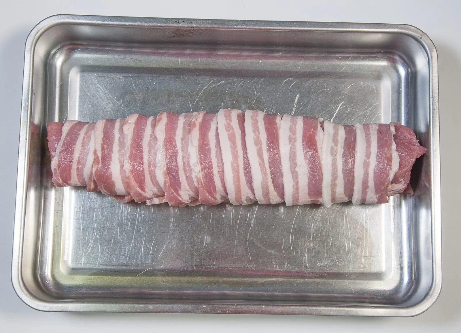 Streaky & apple pork tenderloin. Place in a roasting tray | https://theyumyumclub.com/2019/05/19/streaky-apple-pork-tenderloin/