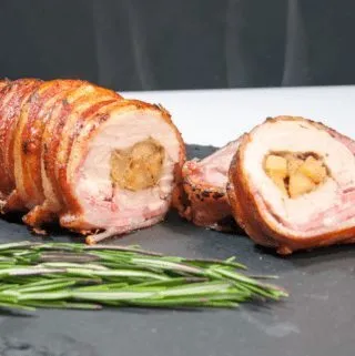 Streaky & apple pork tenderloin. | https://theyumyumclub.com/2019/05/19/streaky-apple-pork-tenderloin/