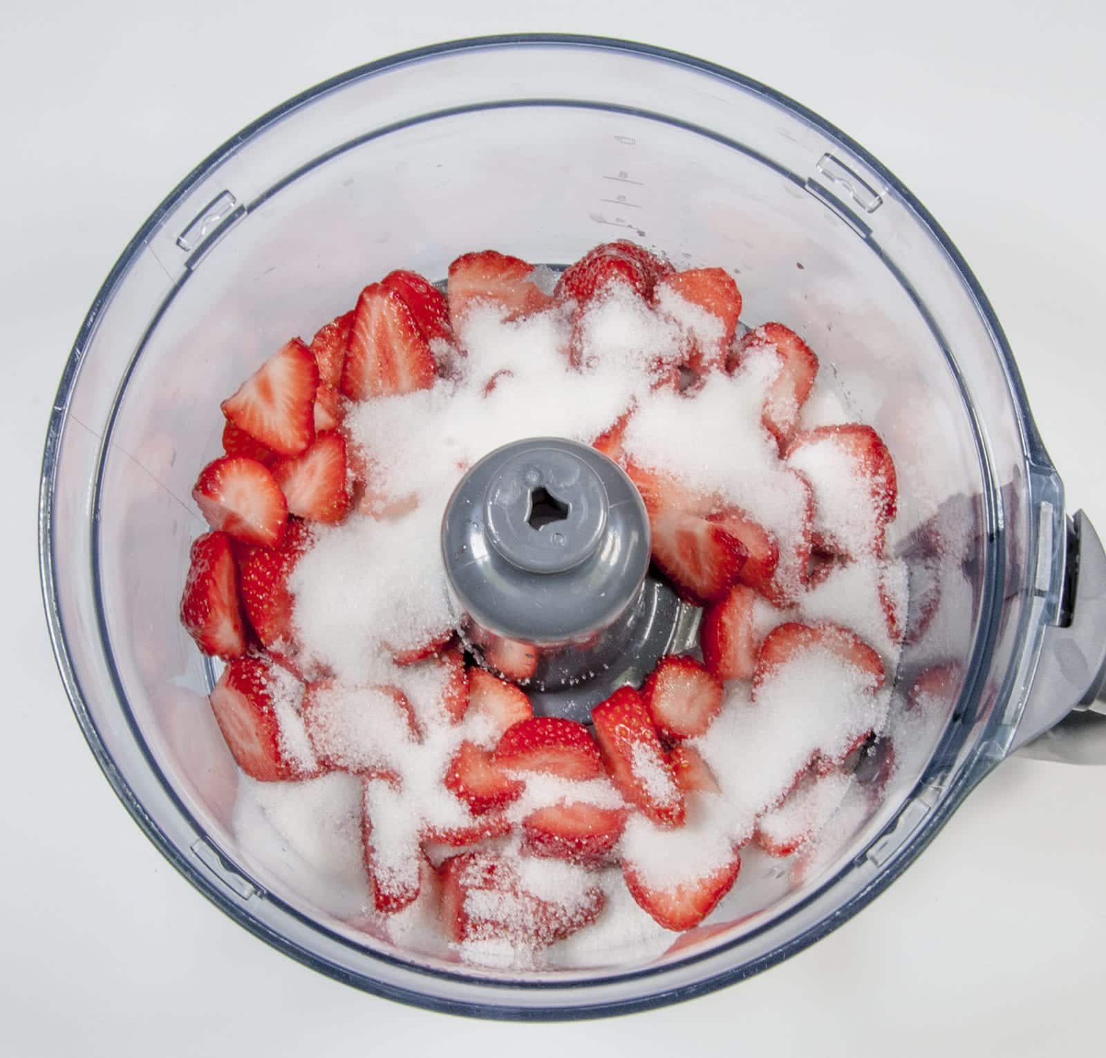 Fluffy and creamy strawberry mousse. Add the sugar. | https://theyumyumclub.com/2019/05/10/fluffy-creamy-strawberry-mousse/