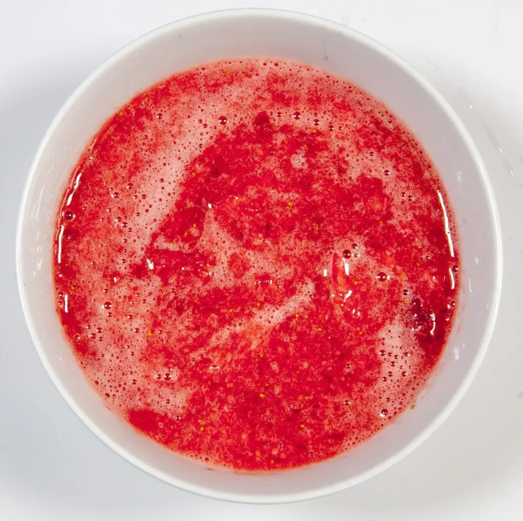Fluffy and creamy strawberry mousse. Blend the strawberries and sugar. | https://theyumyumclub.com/2019/05/10/fluffy-creamy-strawberry-mousse/