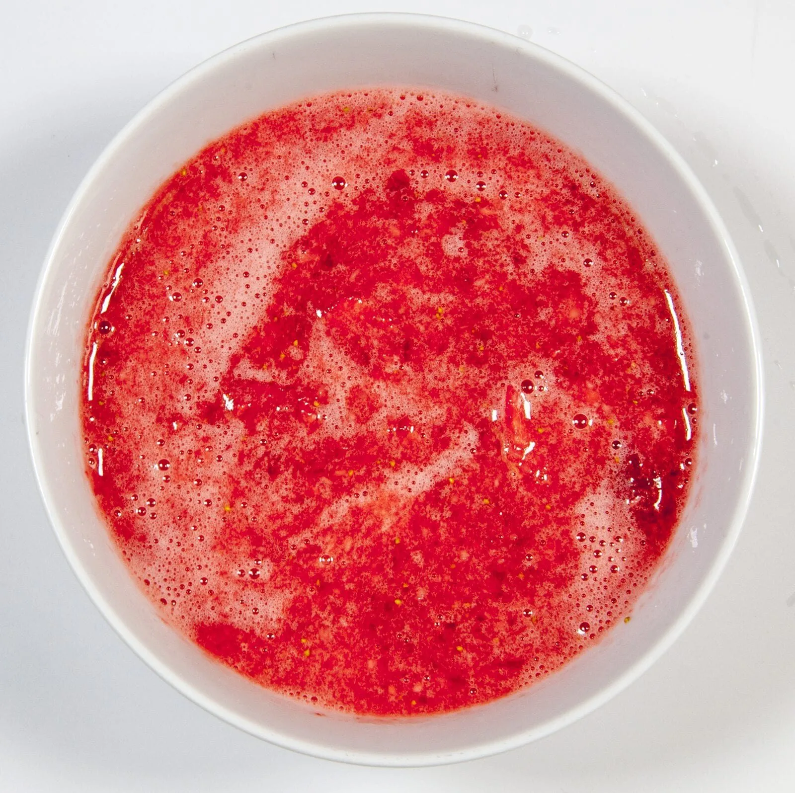Fluffy and creamy strawberry mousse. Blend the strawberries and sugar. | https://theyumyumclub.com/2019/05/10/fluffy-creamy-strawberry-mousse/