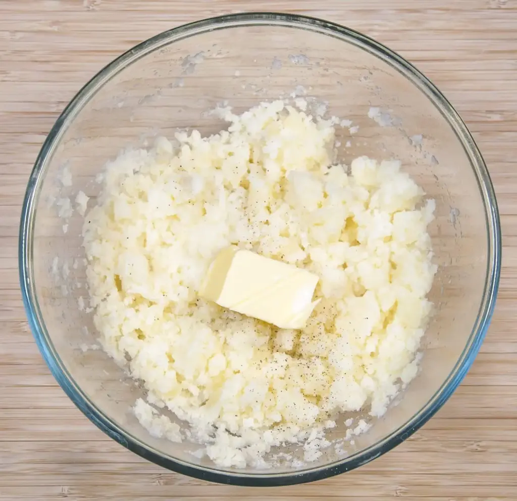 Cheddar topped shepherd's pie. Add the butter and milk to the potatoes | https://theyumyumclub.com/2019/05/16/cheddar-topped-shepherds-pie/
