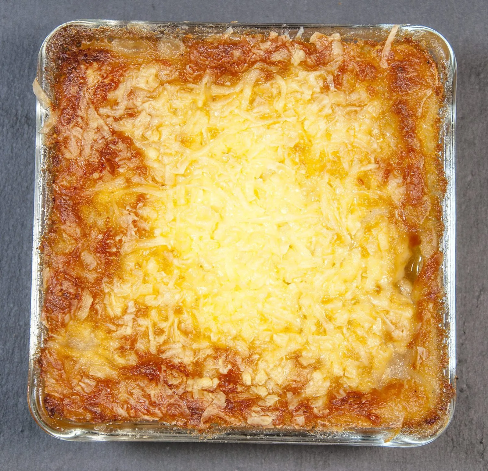 Cheddar topped shepherd's pie. Bake for 30 minutes | https://theyumyumclub.com/2019/05/16/cheddar-topped-shepherds-pie/