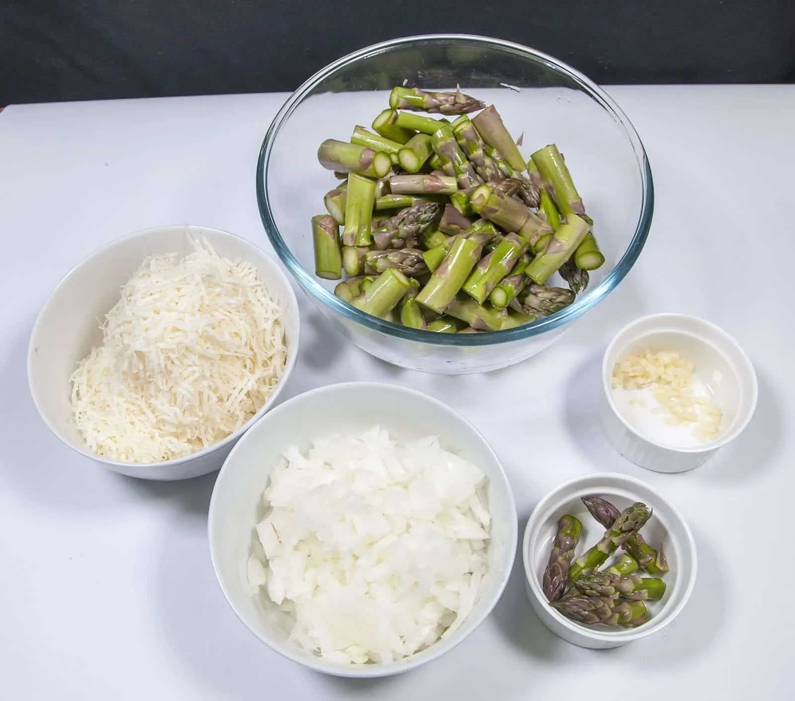 Prepare the ingredients | https://theyumyumclub.com/2019/06/15/asparagus-soup-lemon-parmesan/
