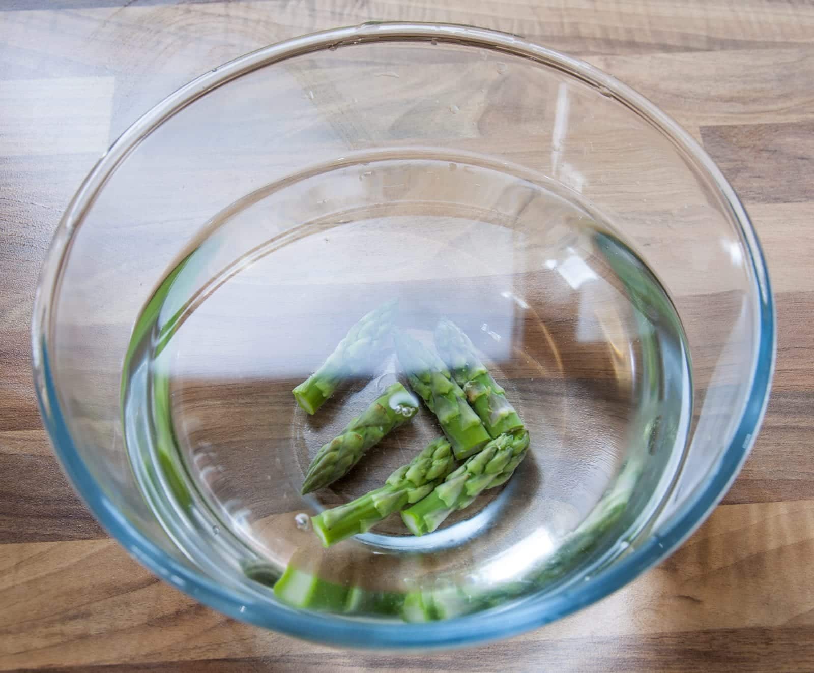 Refresh the asparagus tips | https://theyumyumclub.com/2019/06/15/asparagus-soup-lemon-parmesan/