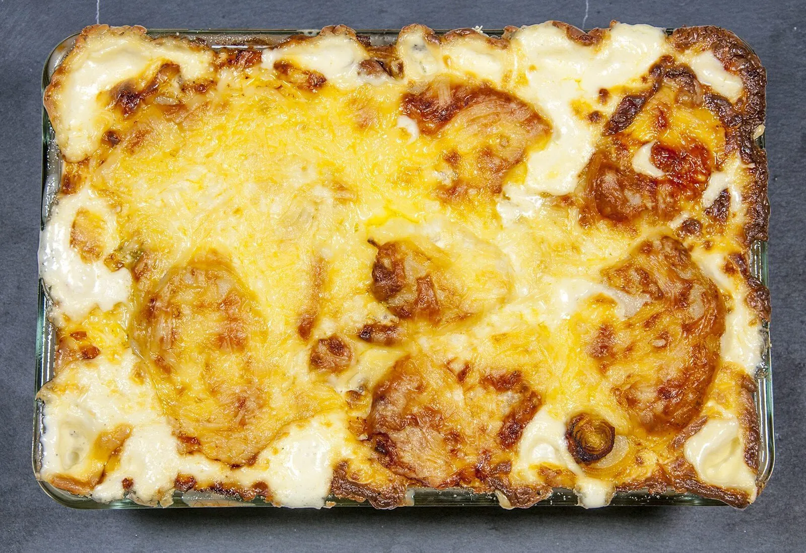 Chicken and Leek Dauphinoise | https://theyumyumclub.com/2019/06/03/chicken-leek-dauphinoise/