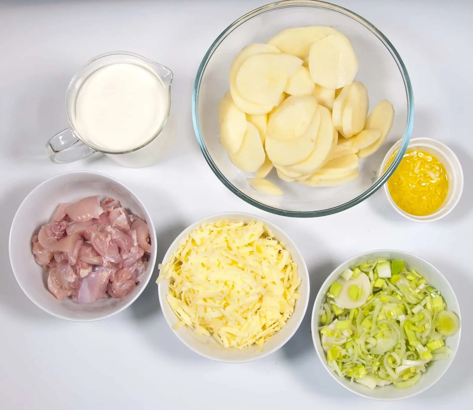 Chicken and Leek Dauphinoise. Prepare the ingredients | https://theyumyumclub.com/2019/06/03/chicken-leek-dauphinoise/