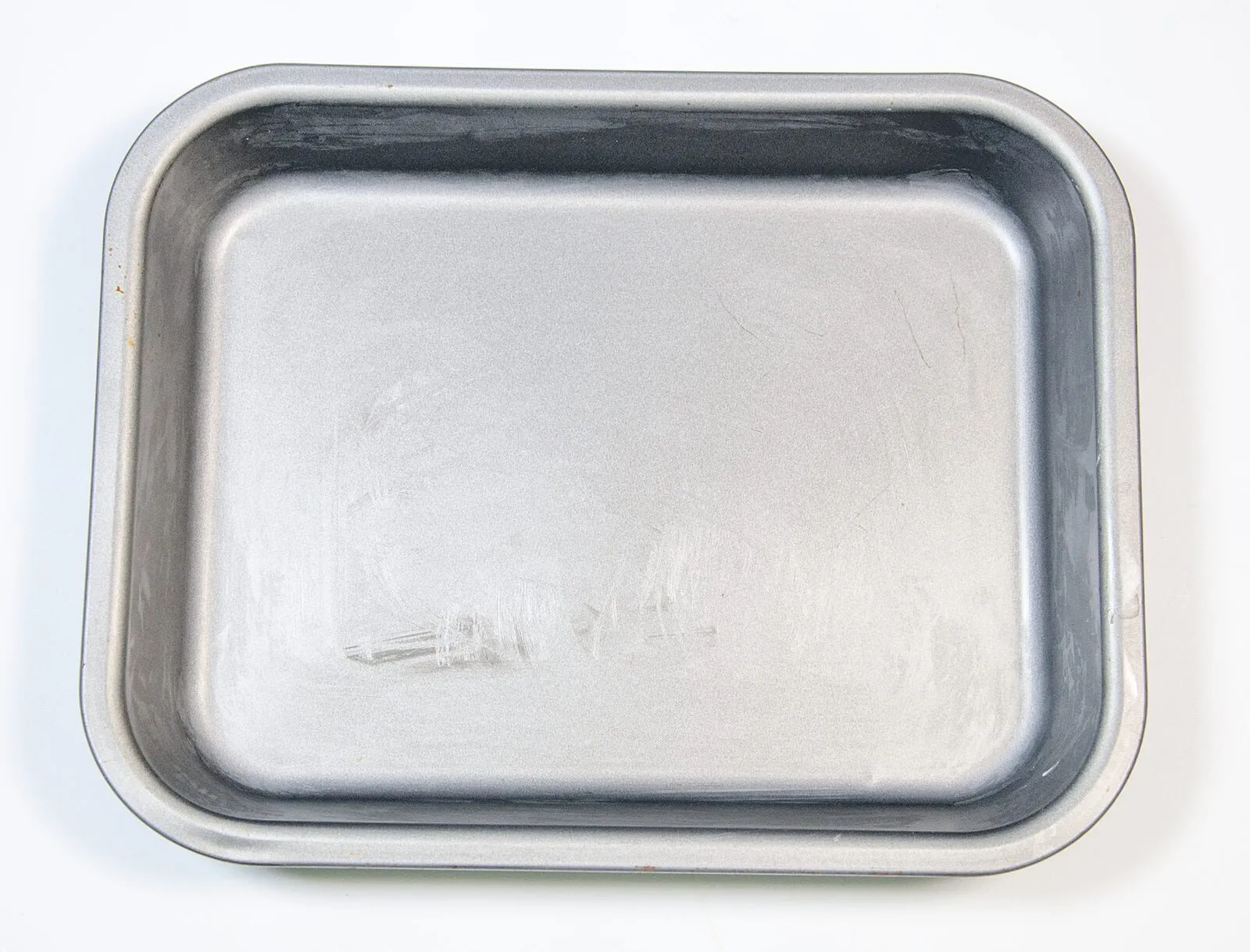Grease the baking tray | https://theyumyumclub.com/2019/06/01/extra-soft-and-chewy-flapjacks/