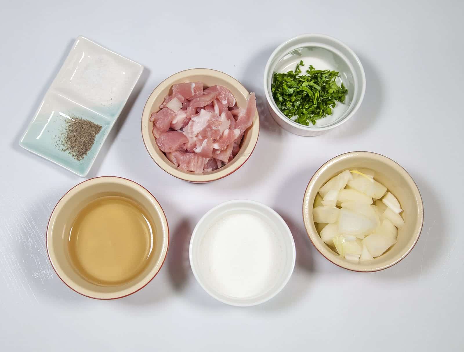 Prepare the ingredients | https://theyumyumclub.com/2019/06/24/bavarian-potato-salad-bacon/