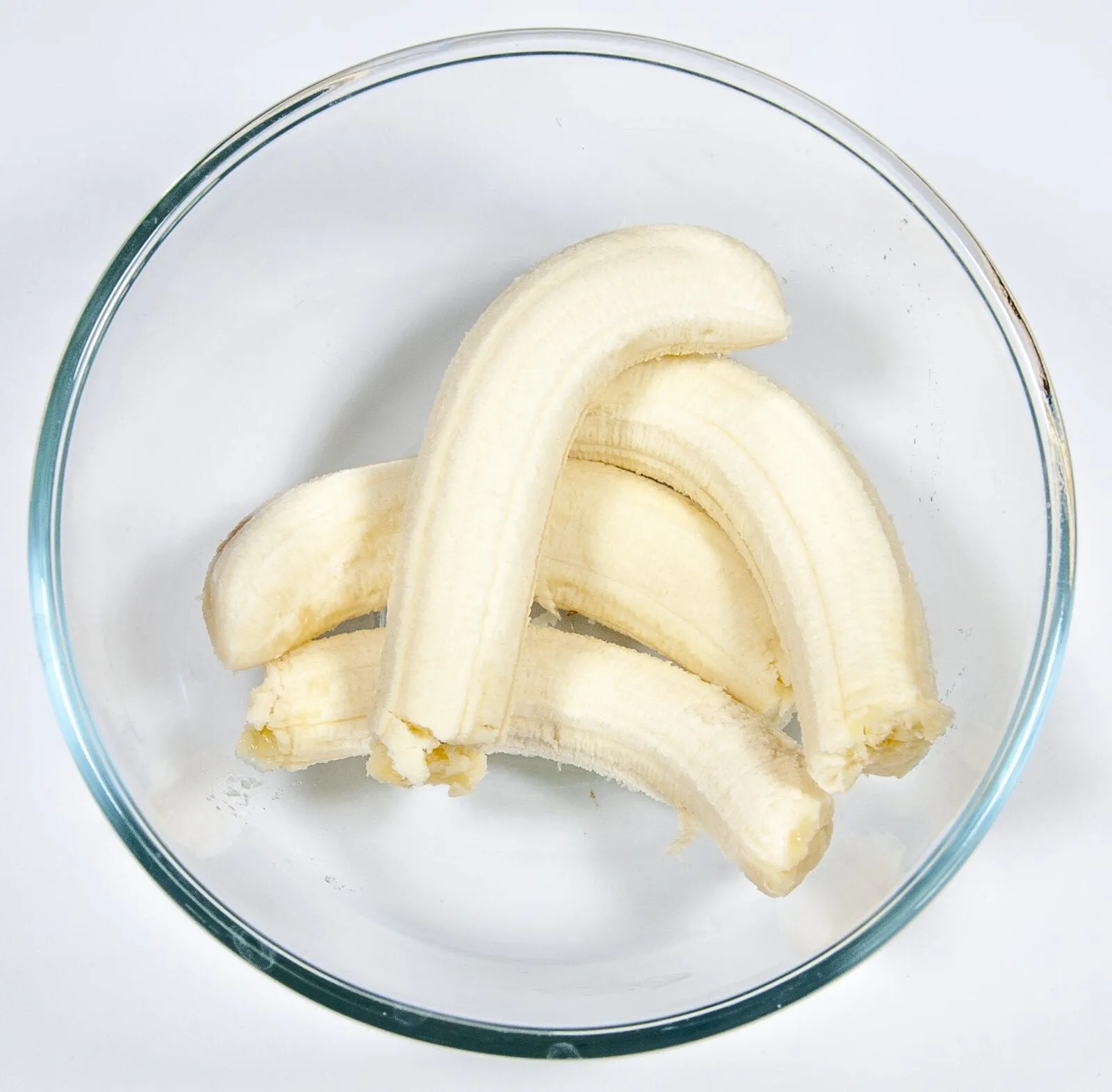 Add the bananas in a bowl. Humble Hummingbird Cake With Sweet Pecan Dust | https://theyumyumclub.com/2019/06/05/humble-hummingbird-cake-sweet-pecan-dust/
