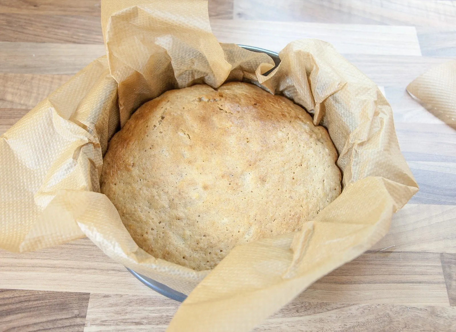 Leave to cool for 10 minutes. Humble Hummingbird Cake With Sweet Pecan Dust | https://theyumyumclub.com/2019/06/05/humble-hummingbird-cake-sweet-pecan-dust/