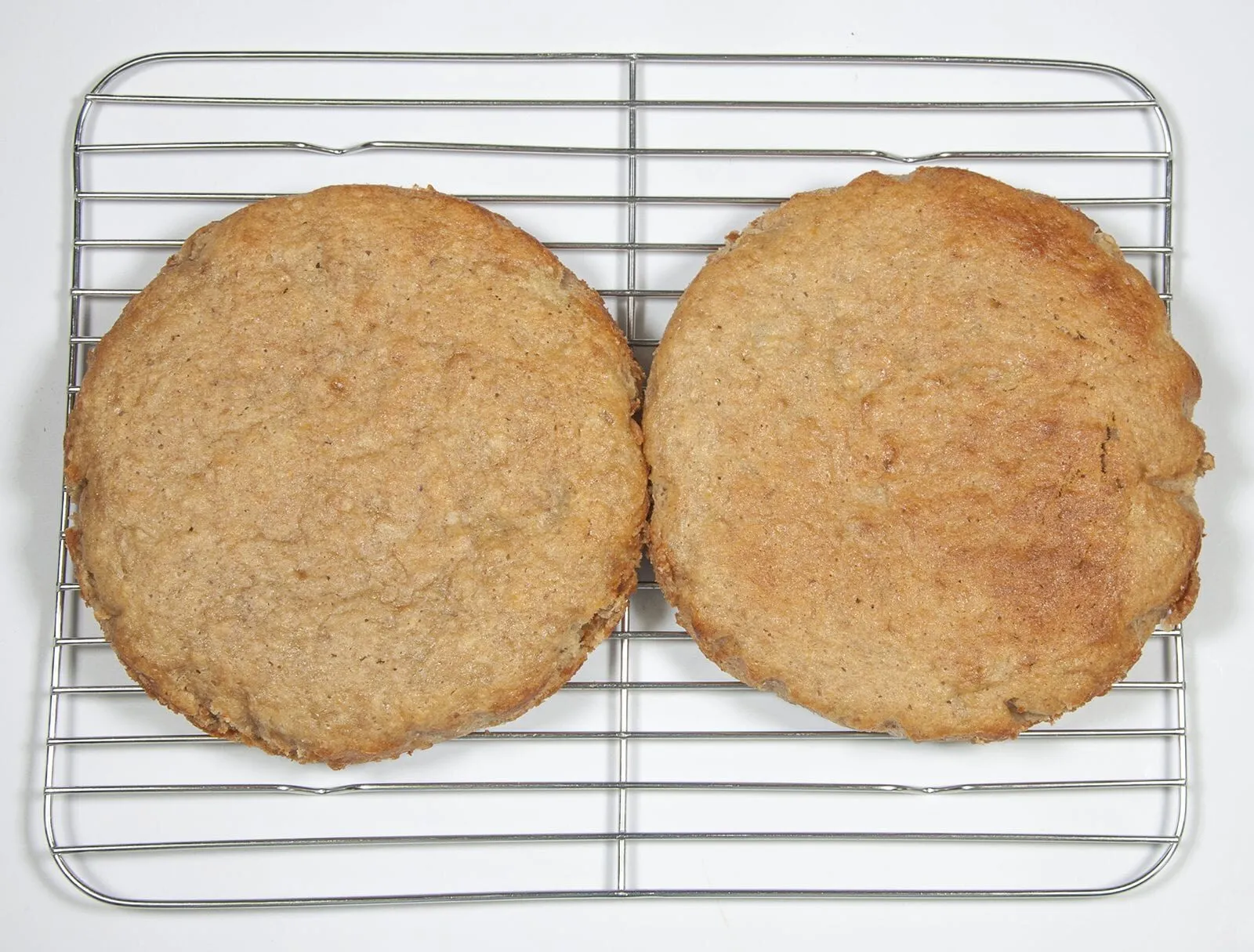 Place on cooling wires. Humble Hummingbird Cake With Sweet Pecan Dust | https://theyumyumclub.com/2019/06/05/humble-hummingbird-cake-sweet-pecan-dust/